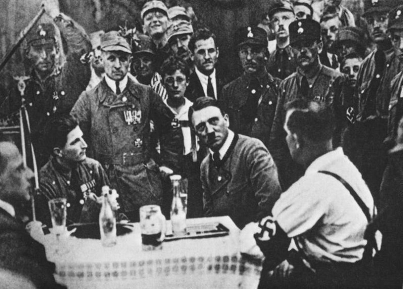 Гитлер Гитлер