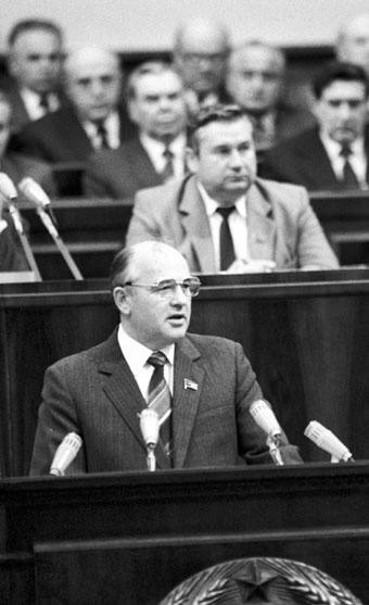 Блеск и нищета 90-х Блеск и нищета 90-х