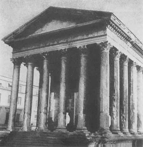 Август